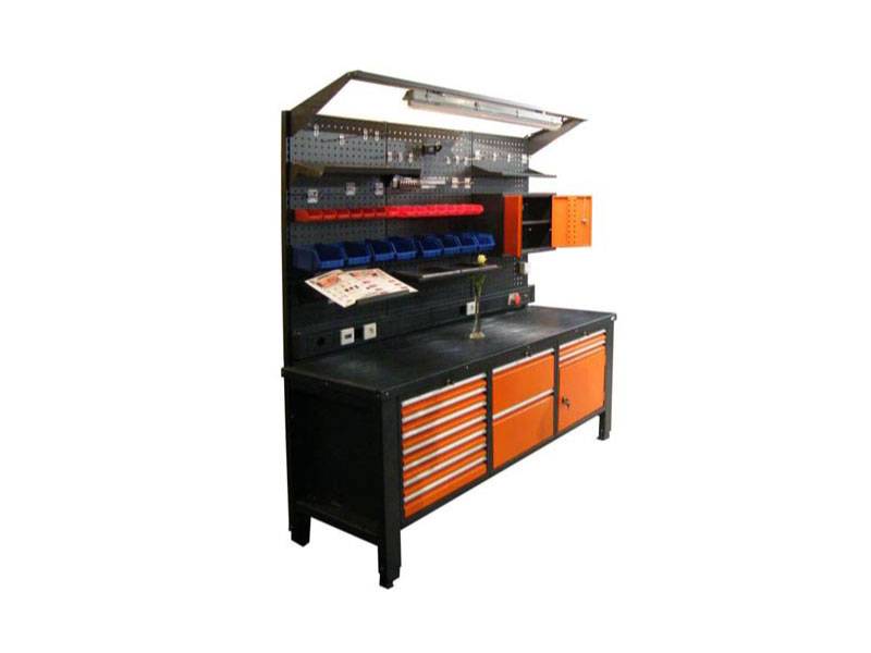 Kovinsko pohip&scaron;tvo za delavnice od miz do omar