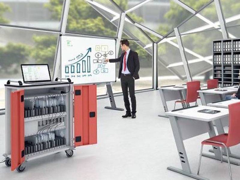 Kovinsko pohi&scaron;tvo za računalni&scaron;ko opremo