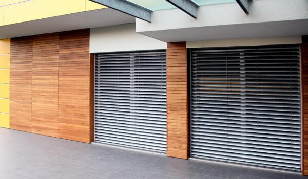 zunanje žaluzije na pritličnih oknih