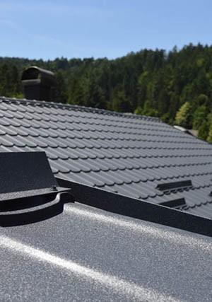 lahka črna pločevinasta strešna kritina