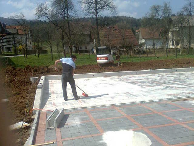 Tlakovanje dvorišča