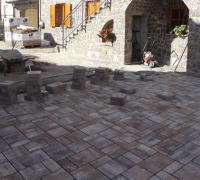 Tlakovanje okolice hiše