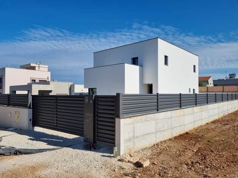 Avtomatska dvoriščna vrata