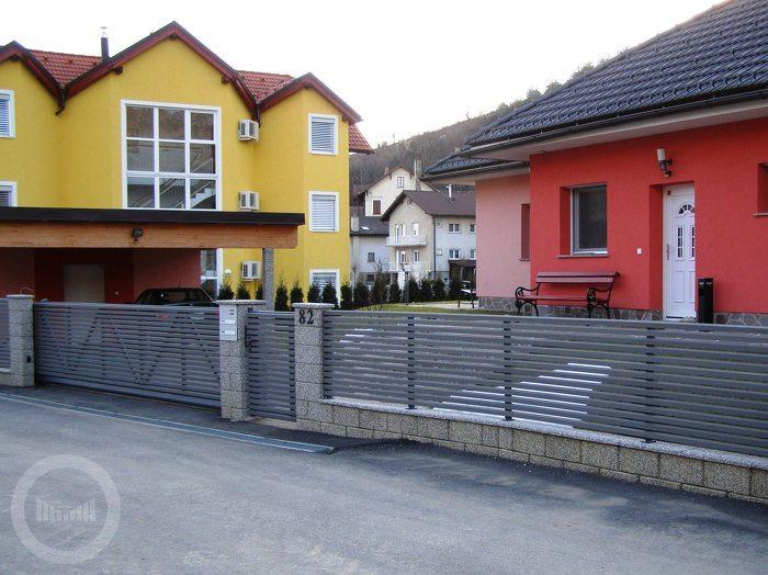 Dvoriščne ograje in vrata Dvoriščne ograje in vrata