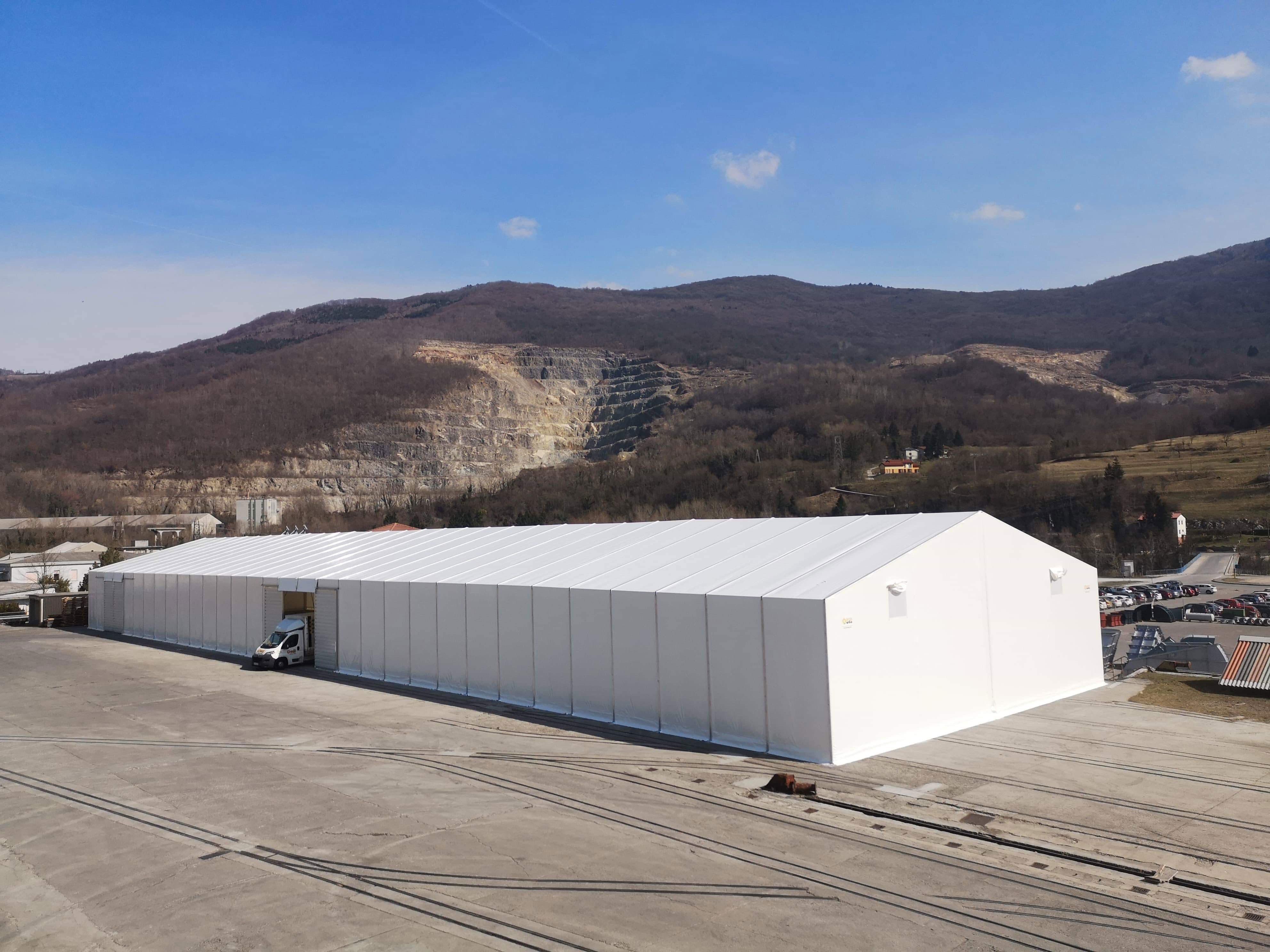 podolgovat skladiščni šotor