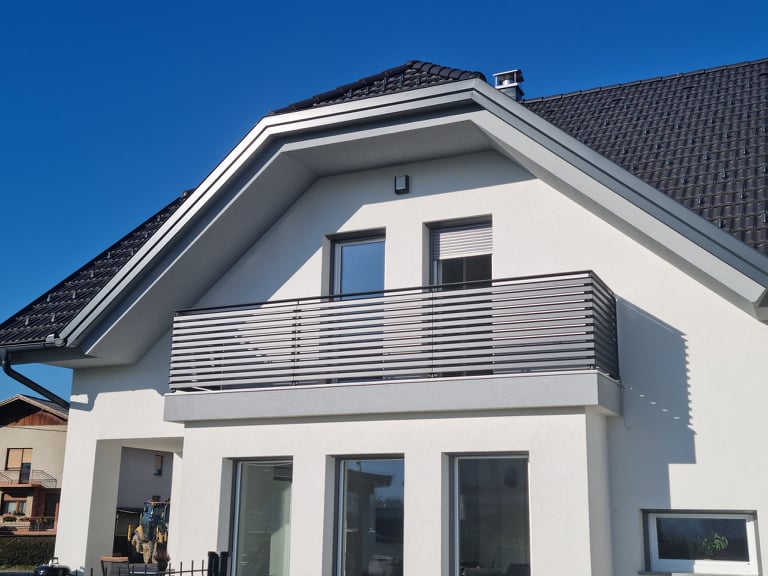 železne ograje za balkon