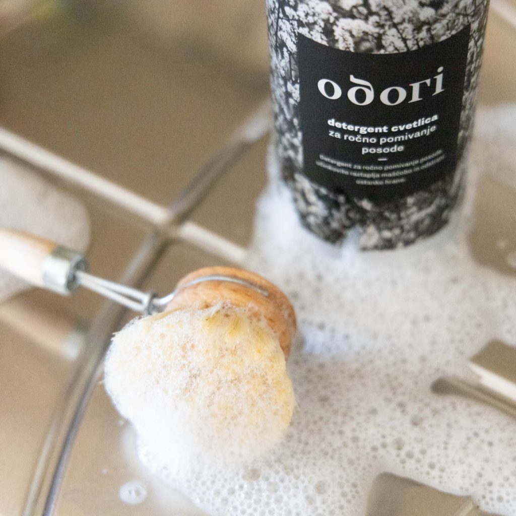 detergent-za-rocno-pomivanje-posode