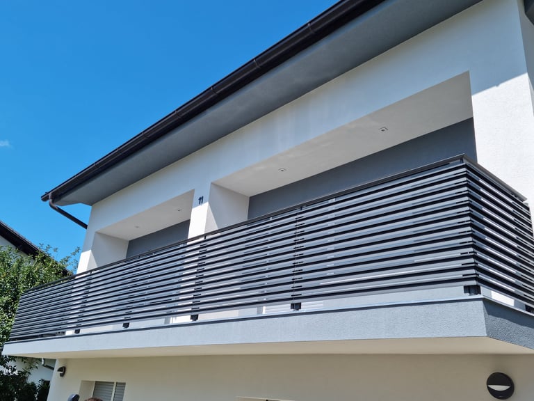 zascitna-ograja-za-balkon
