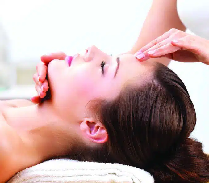 pomlajevanje obraza in nega proti gubam