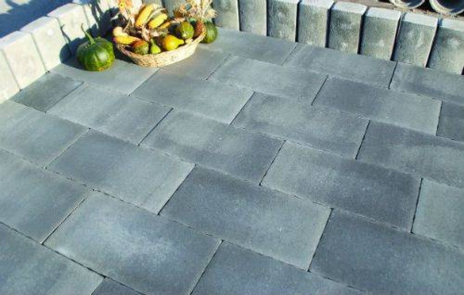 Tlakovanje dvorišč s tlakovci Mega Combo