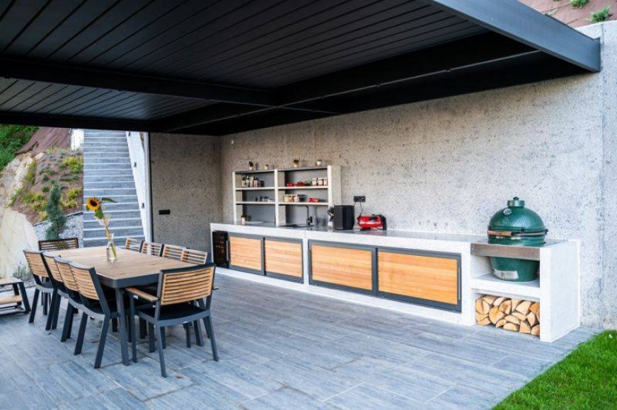 Letna kuhinja z jedilnico