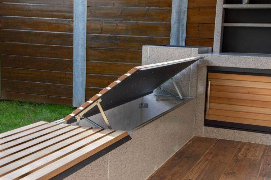 Predal pod klopjo letne kuhinje