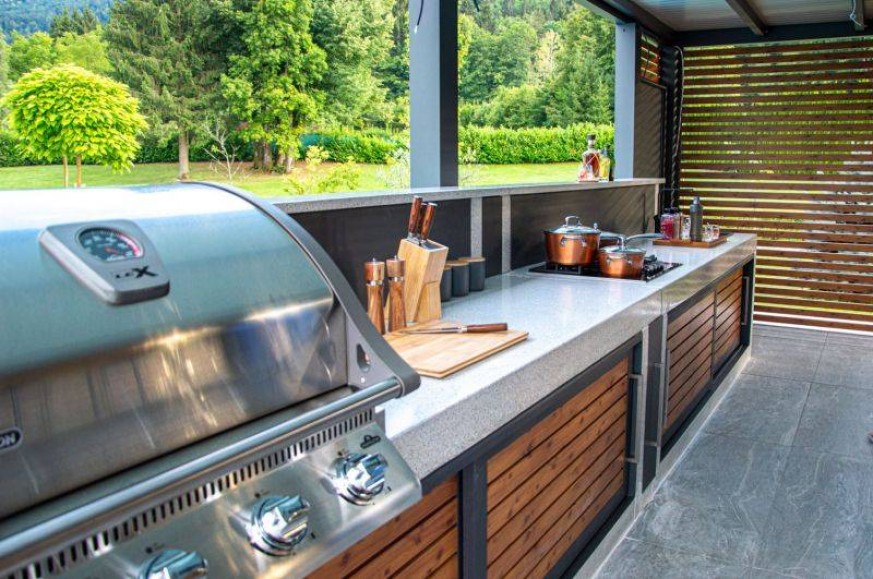 Letna kuhinja po meri