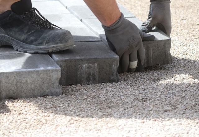 Tlakovanje dvorišča