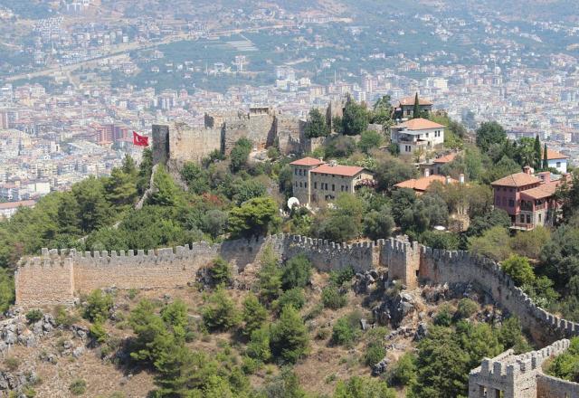 Kaj ponuja Alanya? Izleti, plaže in še mnogo več!