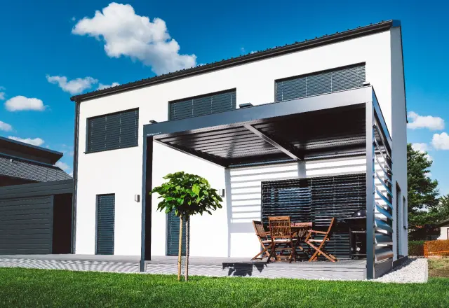 Cena bioklimatske pergole, njene funkcije in posebnosti