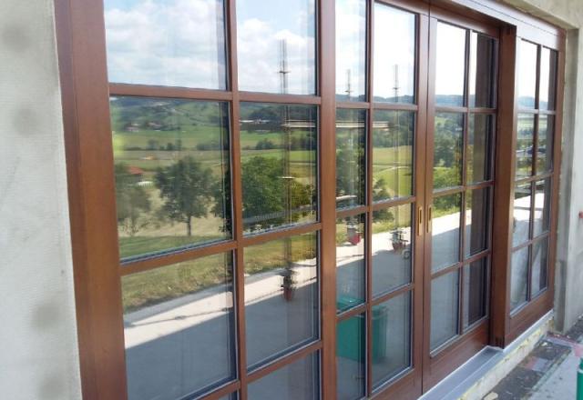 Nova okna iz lesa po meri ali standardnih